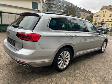 Volkswagen Passat Variant - 11