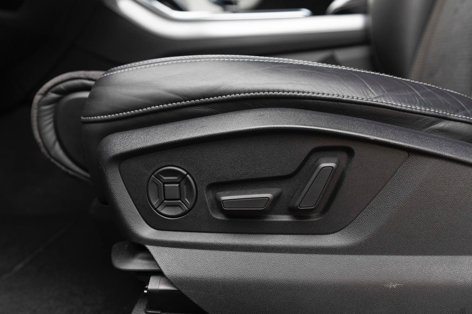 Fahrzeugabbildung Audi Q8 50 TDI quattro S-LINE TOTW DSP MATRIX PDC