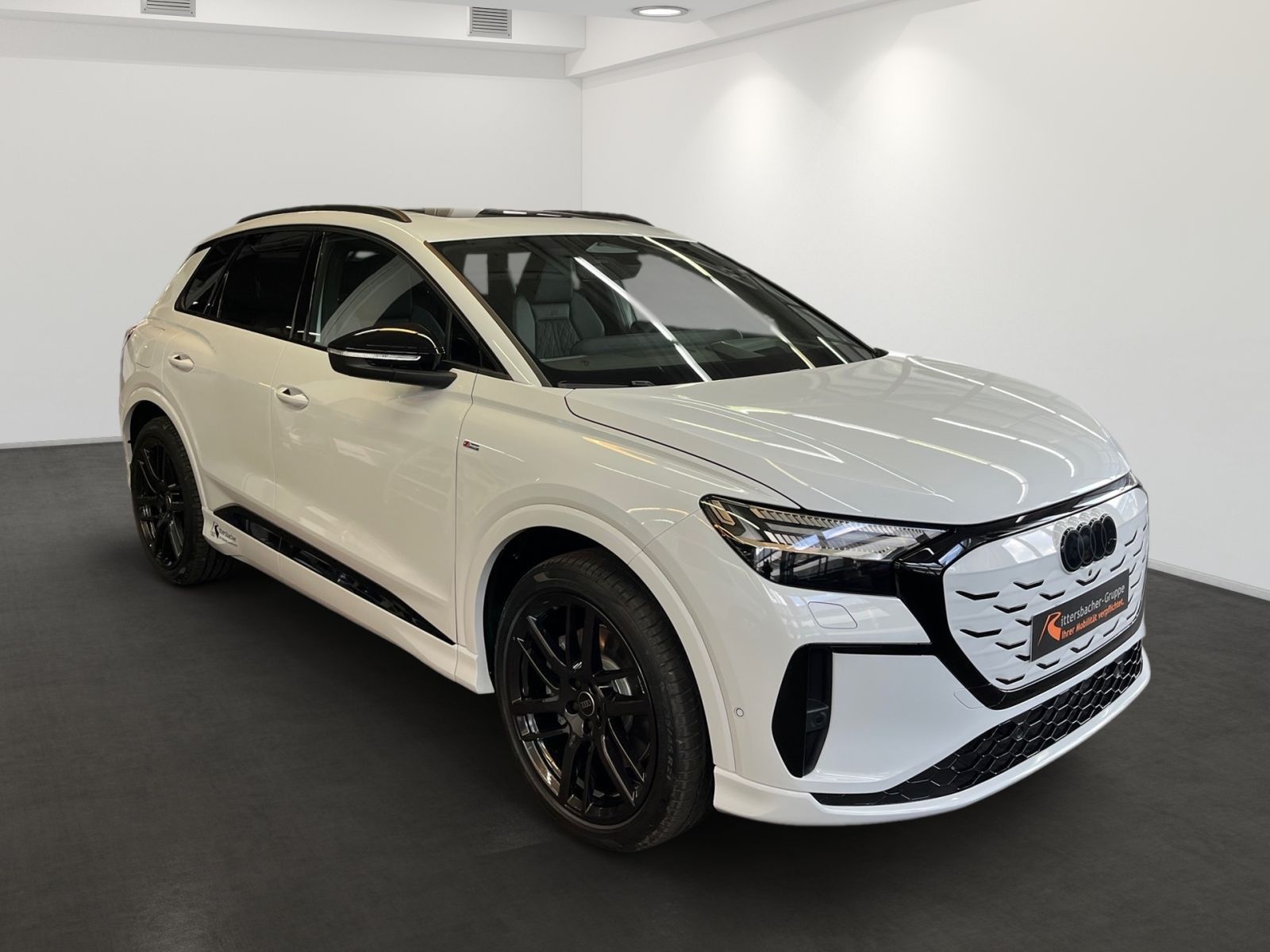 Audi Q4 SUV e-tron quattro 220 kW imagem 3