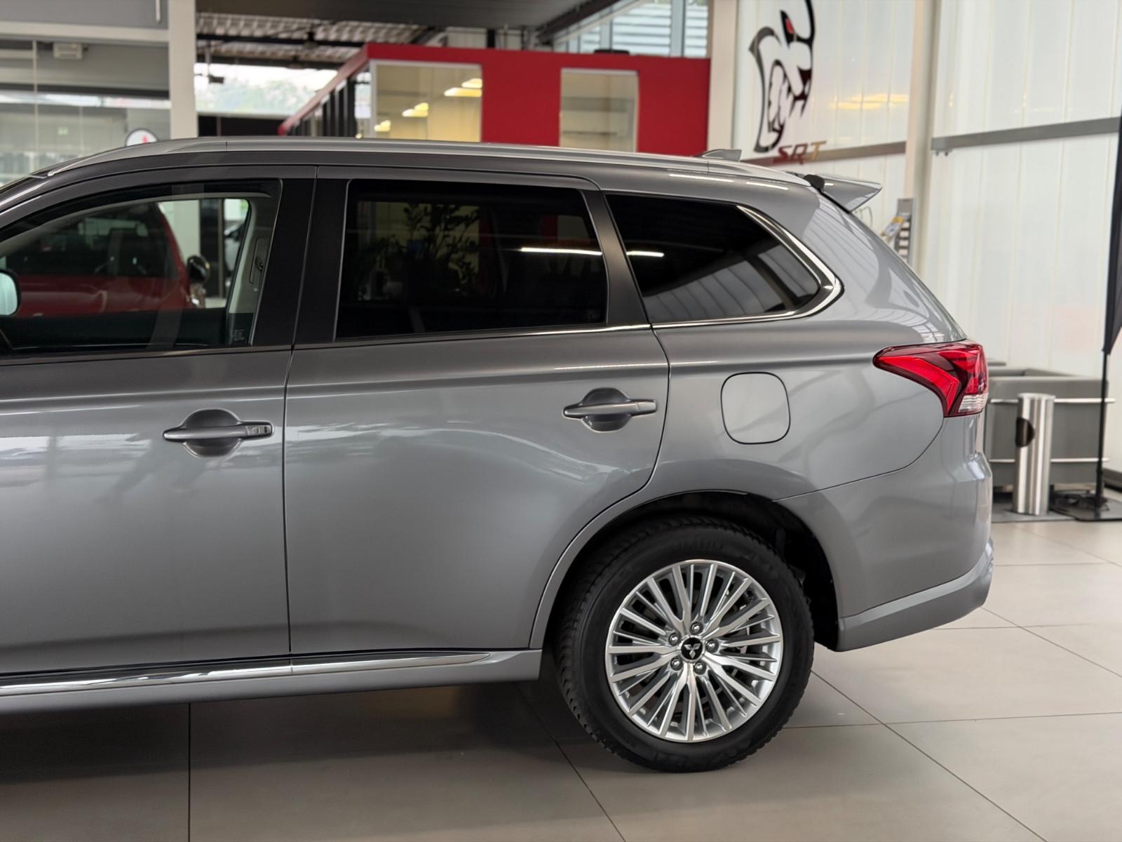 Mitsubishi 2.4 Plug-in Hybrid Outlander Diamant Spirit AHK