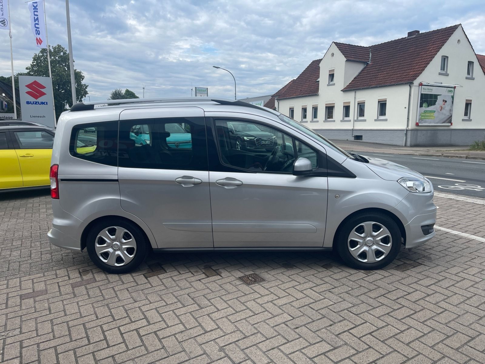 Fahrzeugabbildung Ford Tourneo Courier 1.0 EcoBoost Trend Kombi