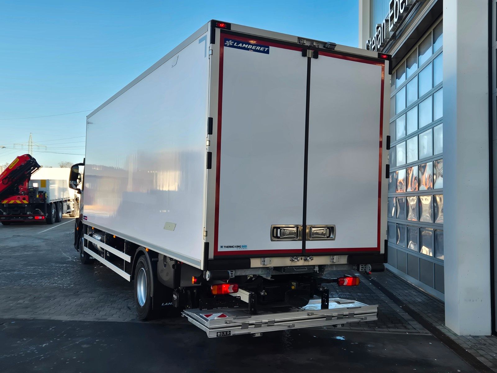 Fahrzeugabbildung Iveco S-Way 400 4x2 Kühlkoffer, LBW, Thermoking T1200R