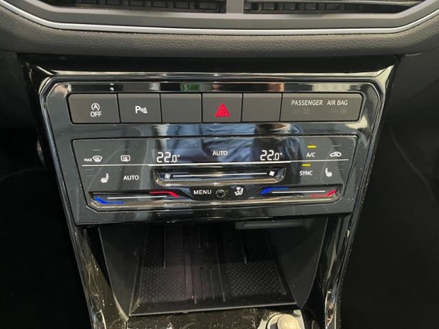 Fahrzeugabbildung Volkswagen T-Cross 1.0 TSI STYLE AHK NAVI IQ.DRIVE GJR