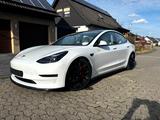 Tesla Model 3 Allradantrieb mit Dualmotor Performa...
