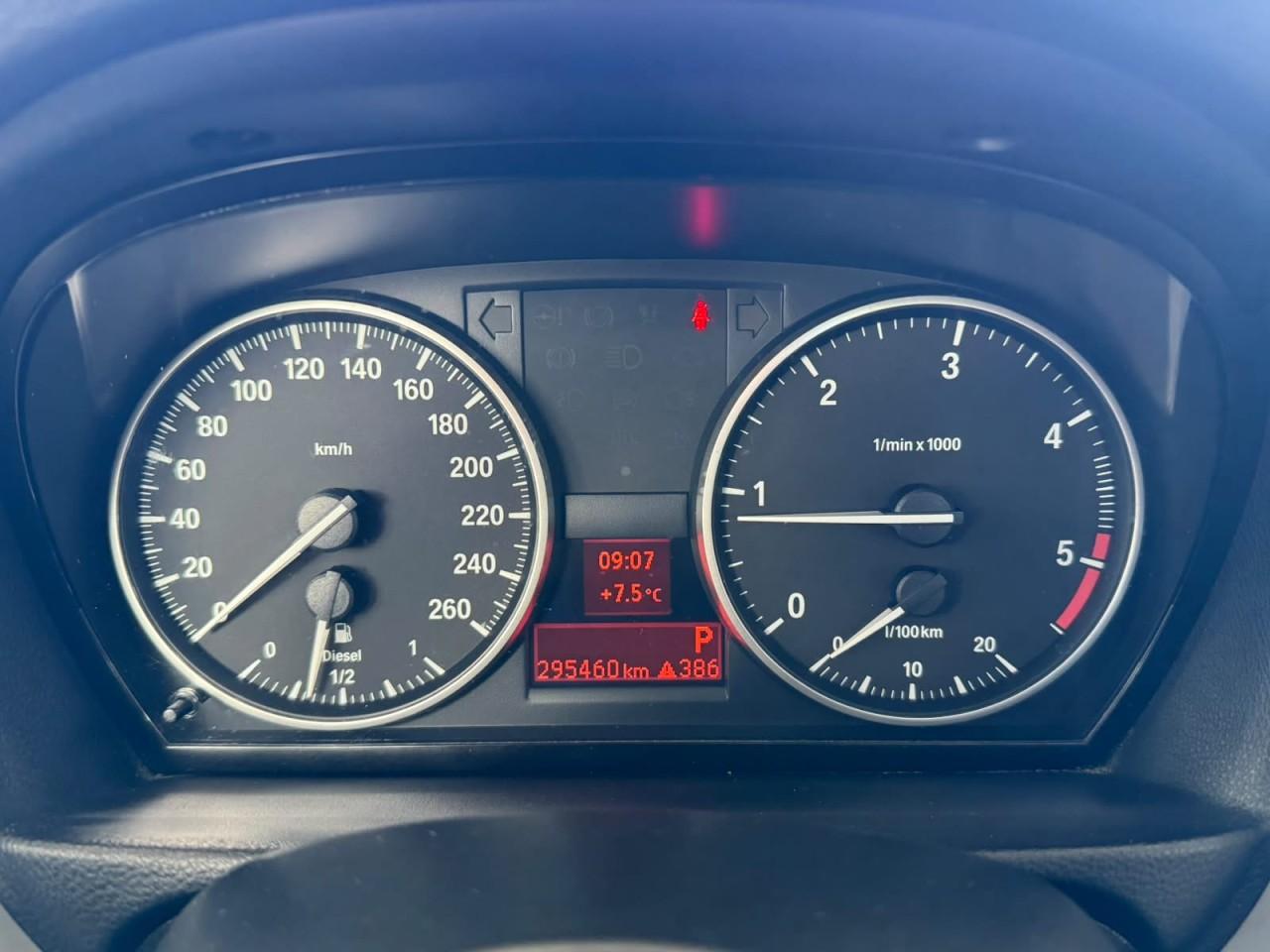 BMW 320 2009 — photo 11