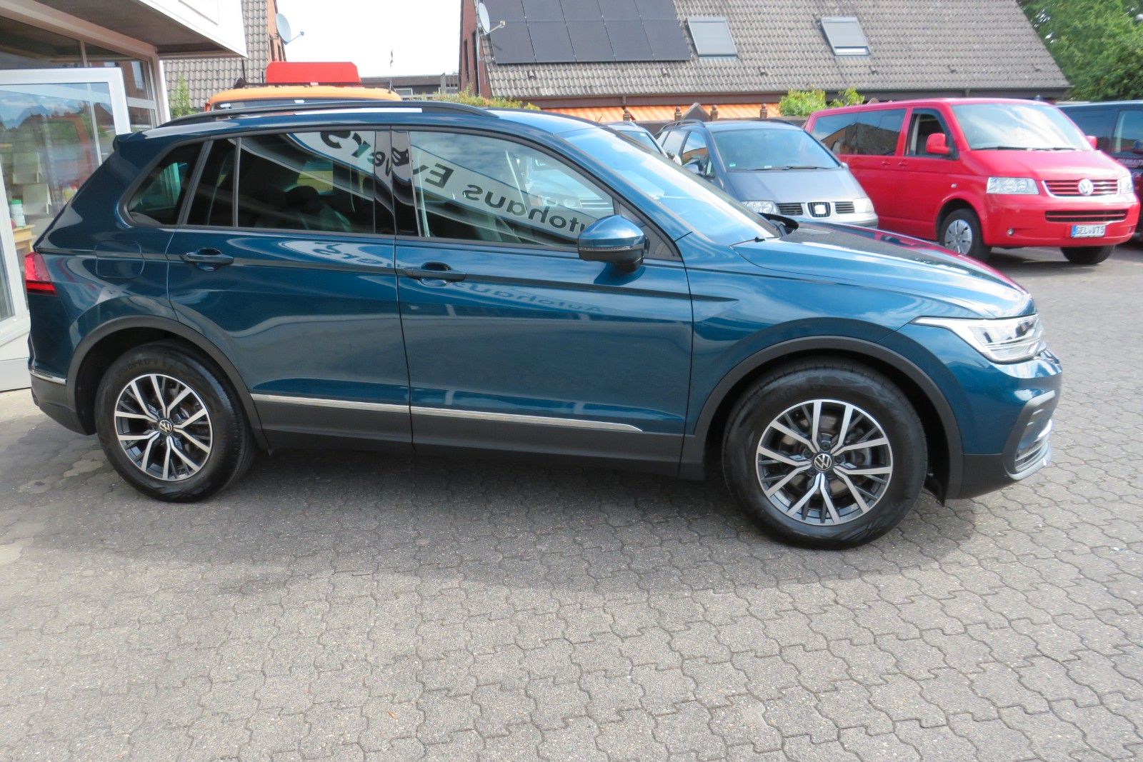 Fahrzeugabbildung Volkswagen Tiguan Life DSG AHK KAMERA ACC PDC SITZH. NAVI 1