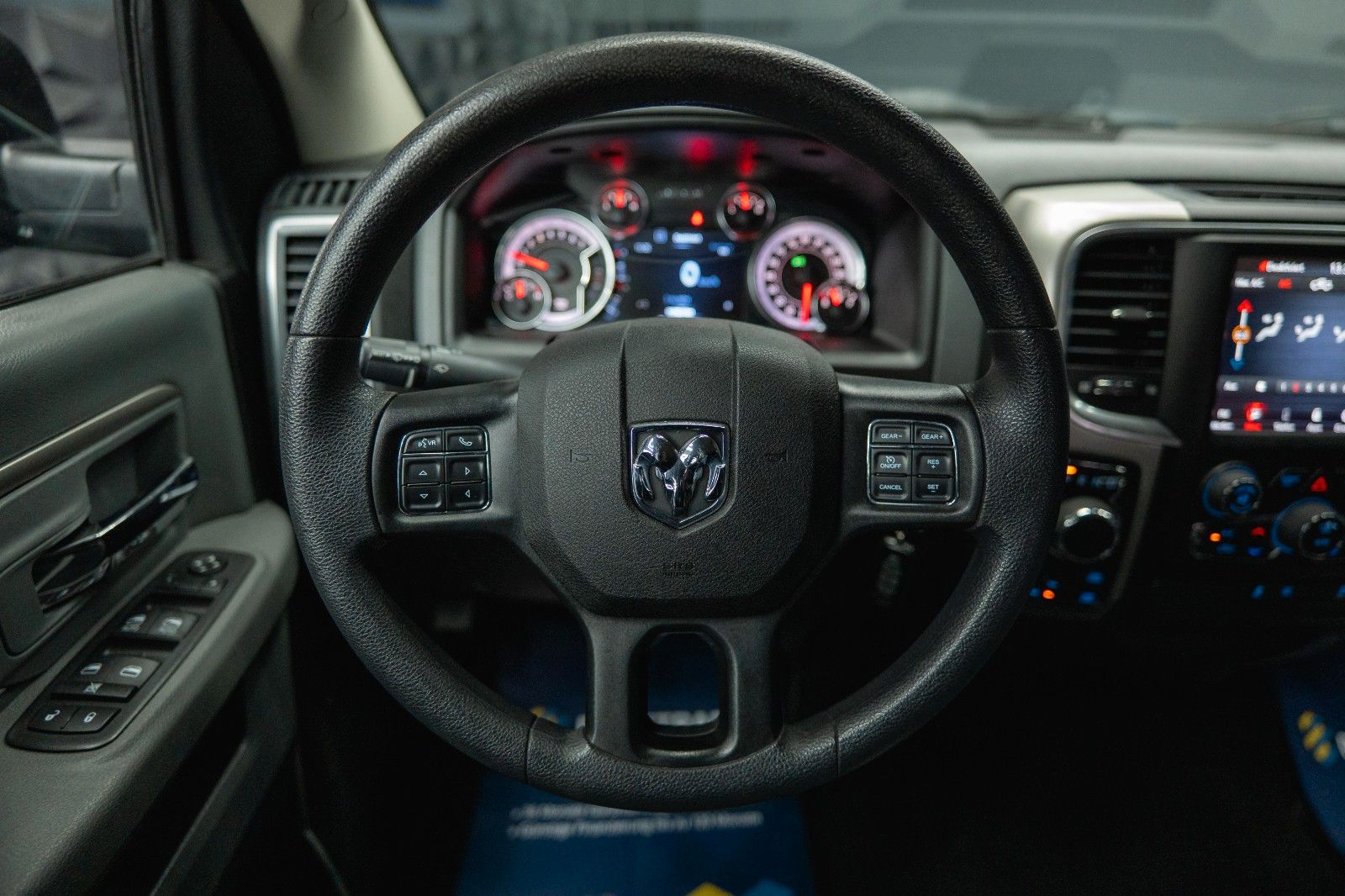 Fahrzeugabbildung Dodge RAM 5.7 V8 HEMI 4x4 OFFROAD Night Edition *19%*