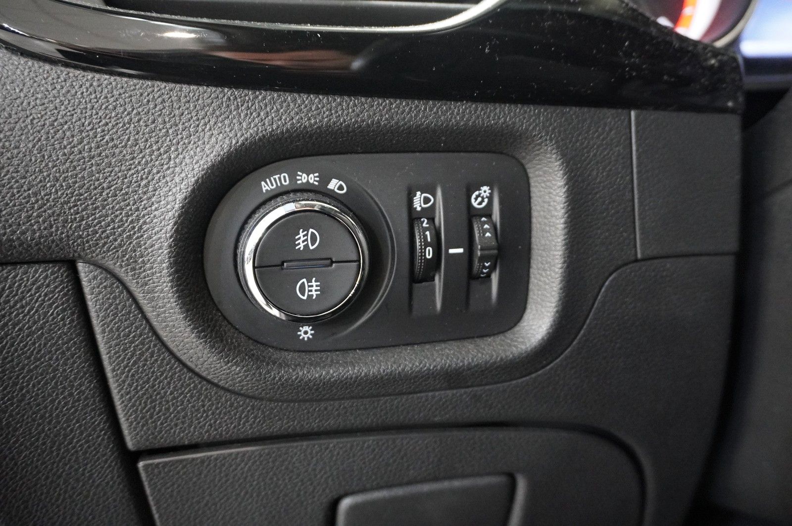 Fahrzeugabbildung Opel Astra K ST 1.4T INNOV. NAVI/LED/KAMERA/SPORT/AHK