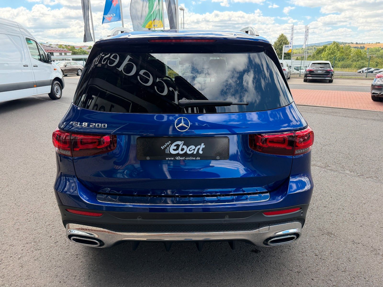 Fahrzeugabbildung Mercedes-Benz GLB 200 AMG MBUX+AMBIENTE+R-Kamera+Carbon+ALARM