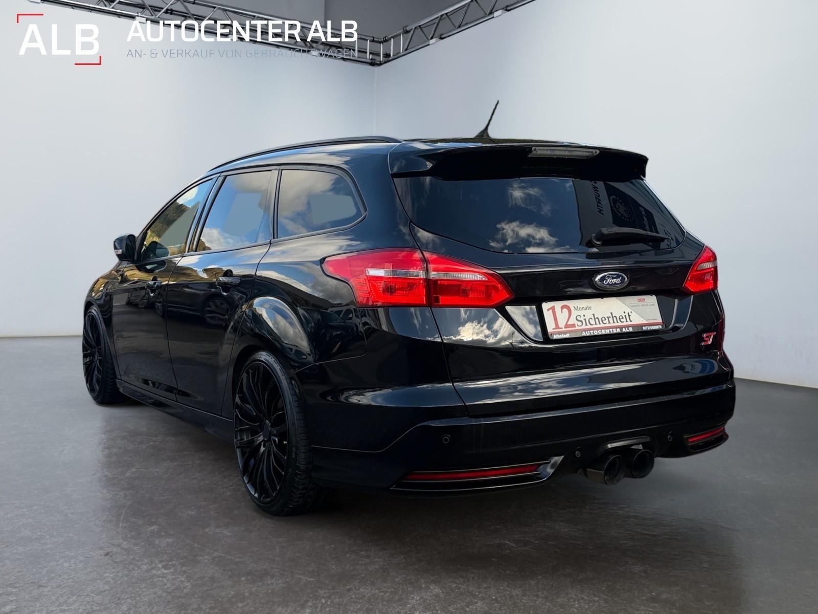 Ford Focus 2015 — interior