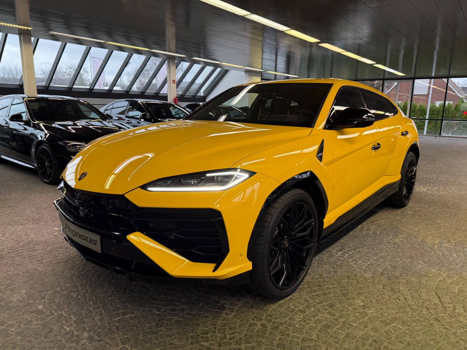LAMBORGHINI Urus - 1