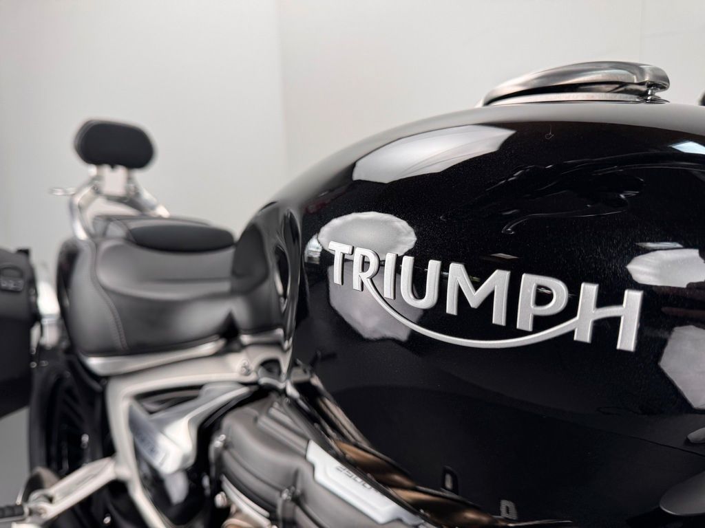 Fahrzeugabbildung Triumph ROCKET 3 R *TOP-ZUSTAND *REIFEN NEU *SERVICE NEU