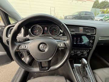 Volkswagen Golf - 10