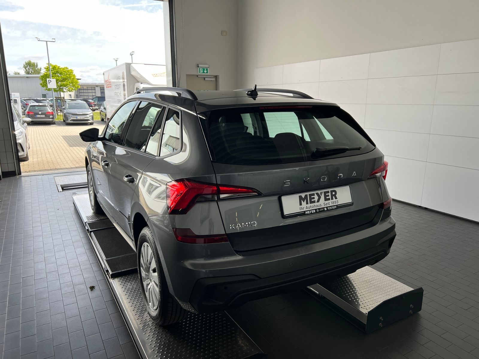 Fahrzeugabbildung SKODA Kamiq Essence 1.0 TSI DSG *Vorb. AHK, LED, Sitzh