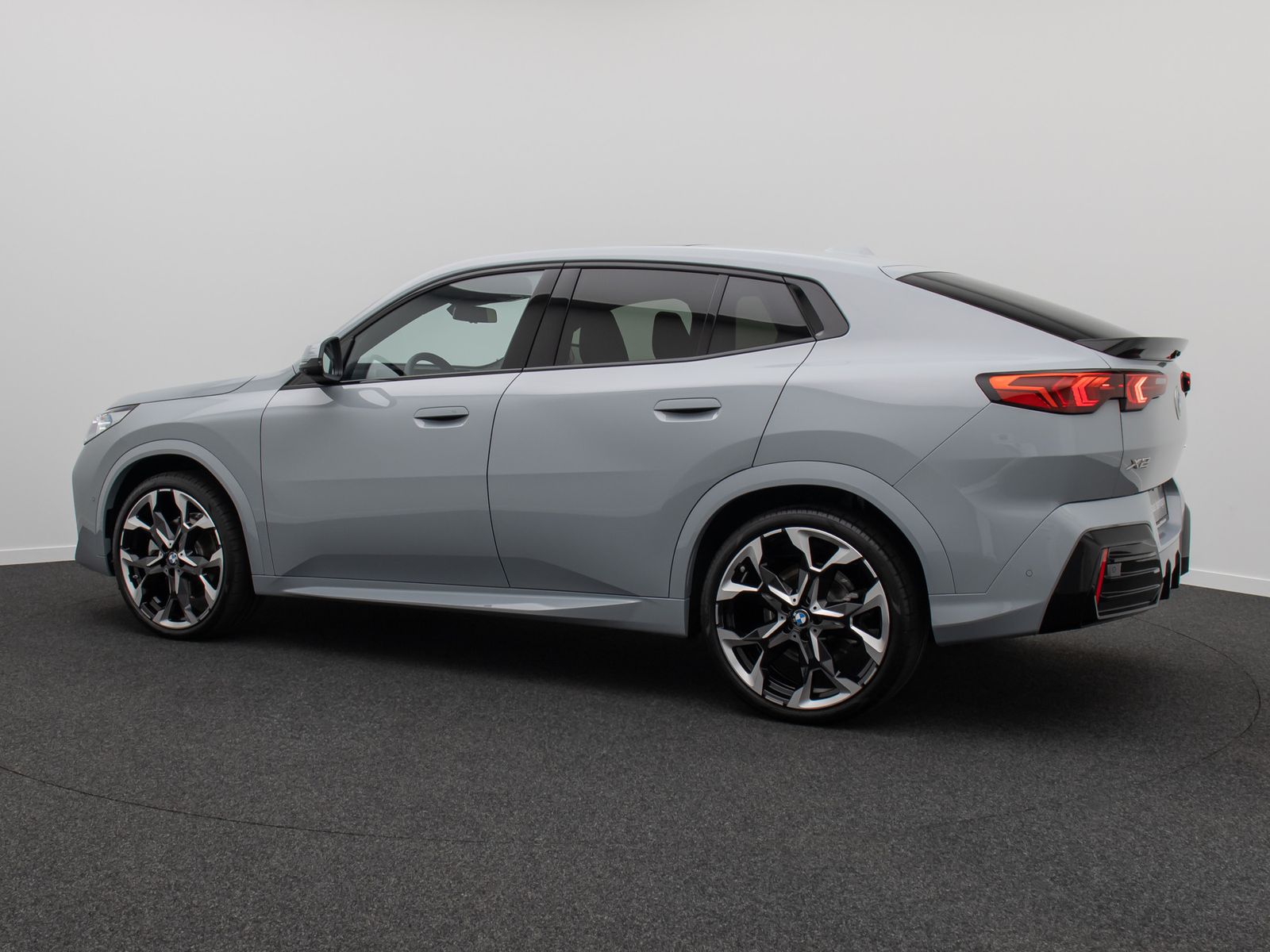 Fahrzeugabbildung BMW X2 sD20i M Sport 360°H/K HUD DAB Panorama 21Zoll