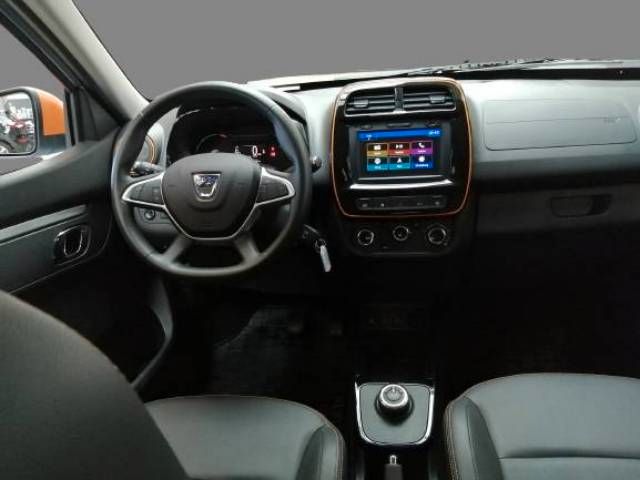 Fahrzeugabbildung Dacia Spring Comfort Plus mit Look-Paket-Orange
