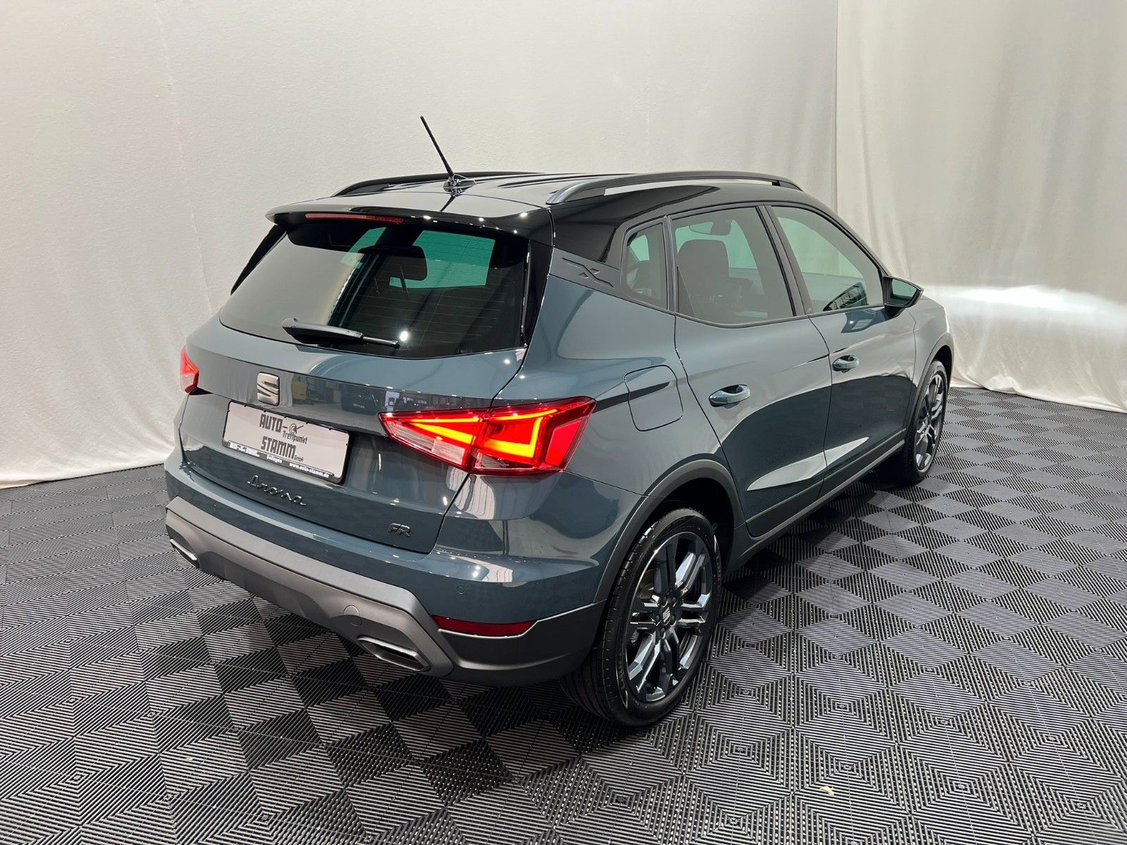 Fahrzeugabbildung SEAT Arona 1.0 TSI 85kW FR DSG