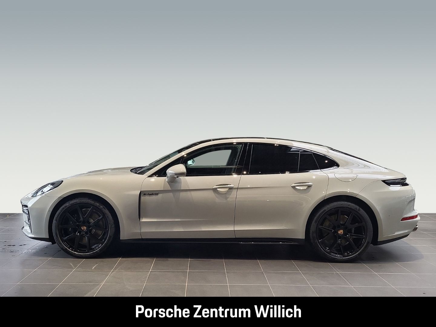 Porsche Panamera 4 E-Hybrid HA-Lenkung InnoDrive Head-Up imagem 2