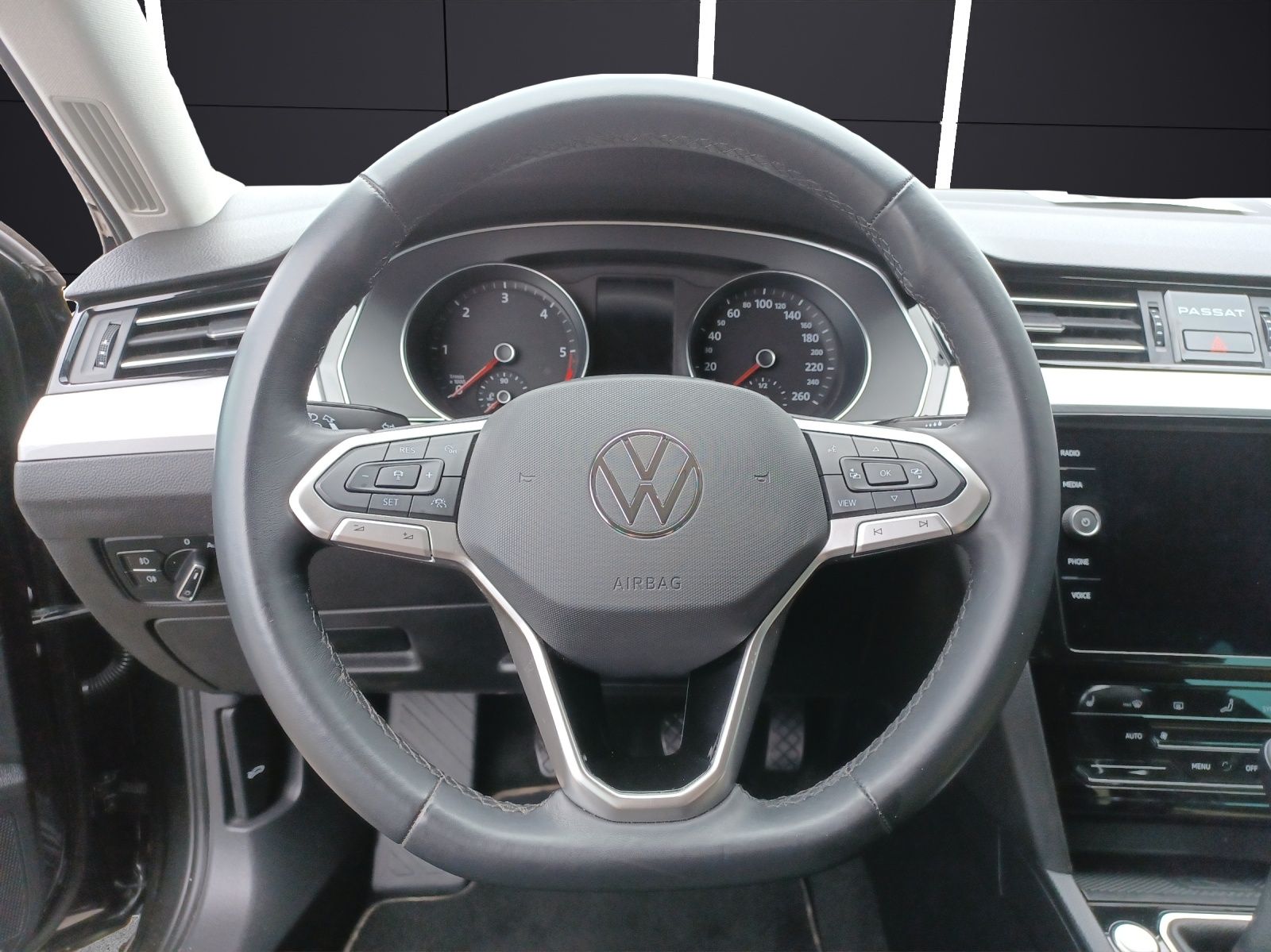 Fahrzeugabbildung Volkswagen Passat Variant TDI Business Matrix Navi ACC RFK