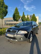 Skoda Octavia Scout 2.0 TDI 4x4 in Sehr gu... - Skoda Octavia aus 2009: Scout