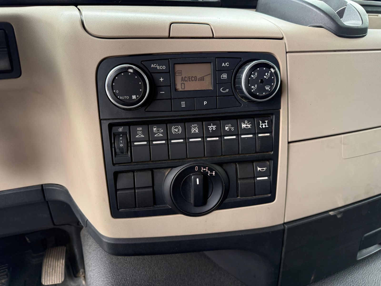 Fahrzeugabbildung MAN TGS 18.460 4x4H BLS SZM mit Hydrauliksystem