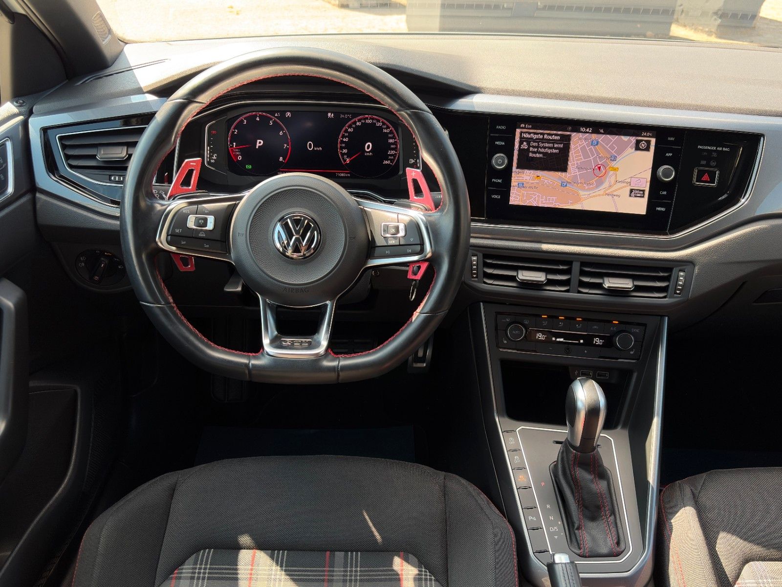 Fahrzeugabbildung Volkswagen Polo VI GTI 2.0 TSI DSG KW ACC PDC SHZ CarPlay
