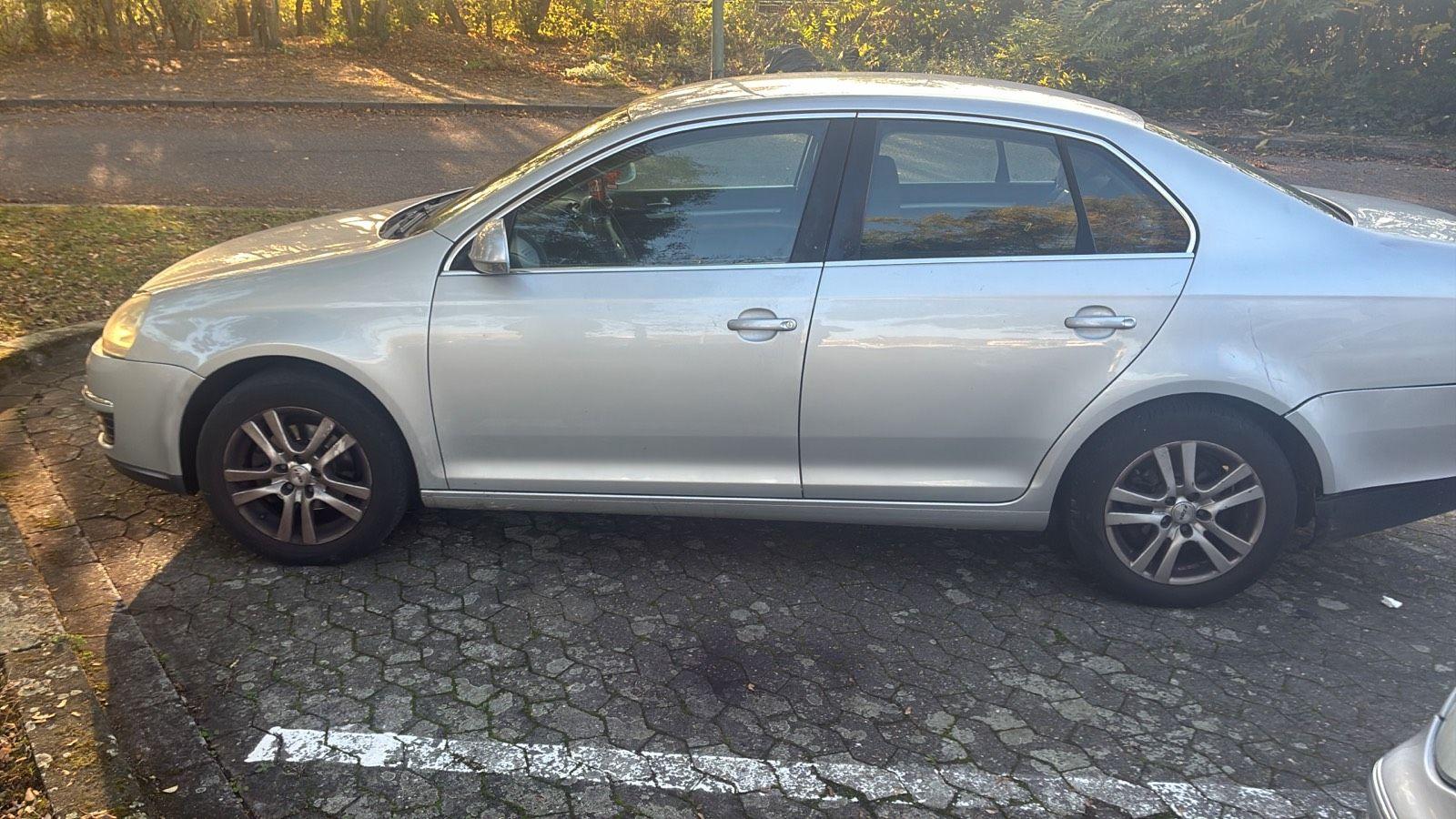 Volkswagen Touran 2007 — rear view
