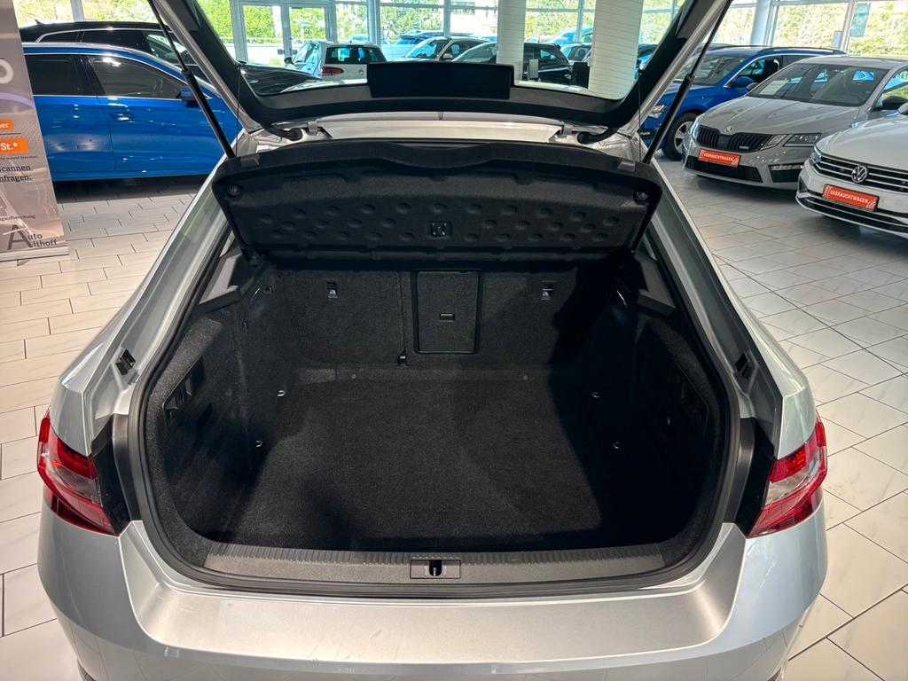 Skoda Superb 2022 г. Серебристый, пробег 45100 км