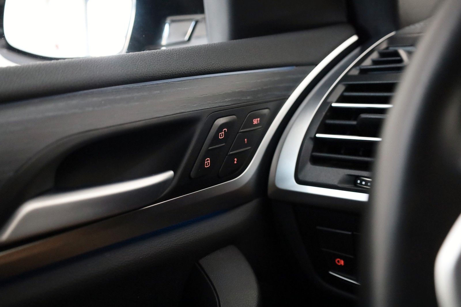 Fahrzeugabbildung BMW iX3 Inspiring+M Pak.,Leder,Navi,LED,PanDach,Park