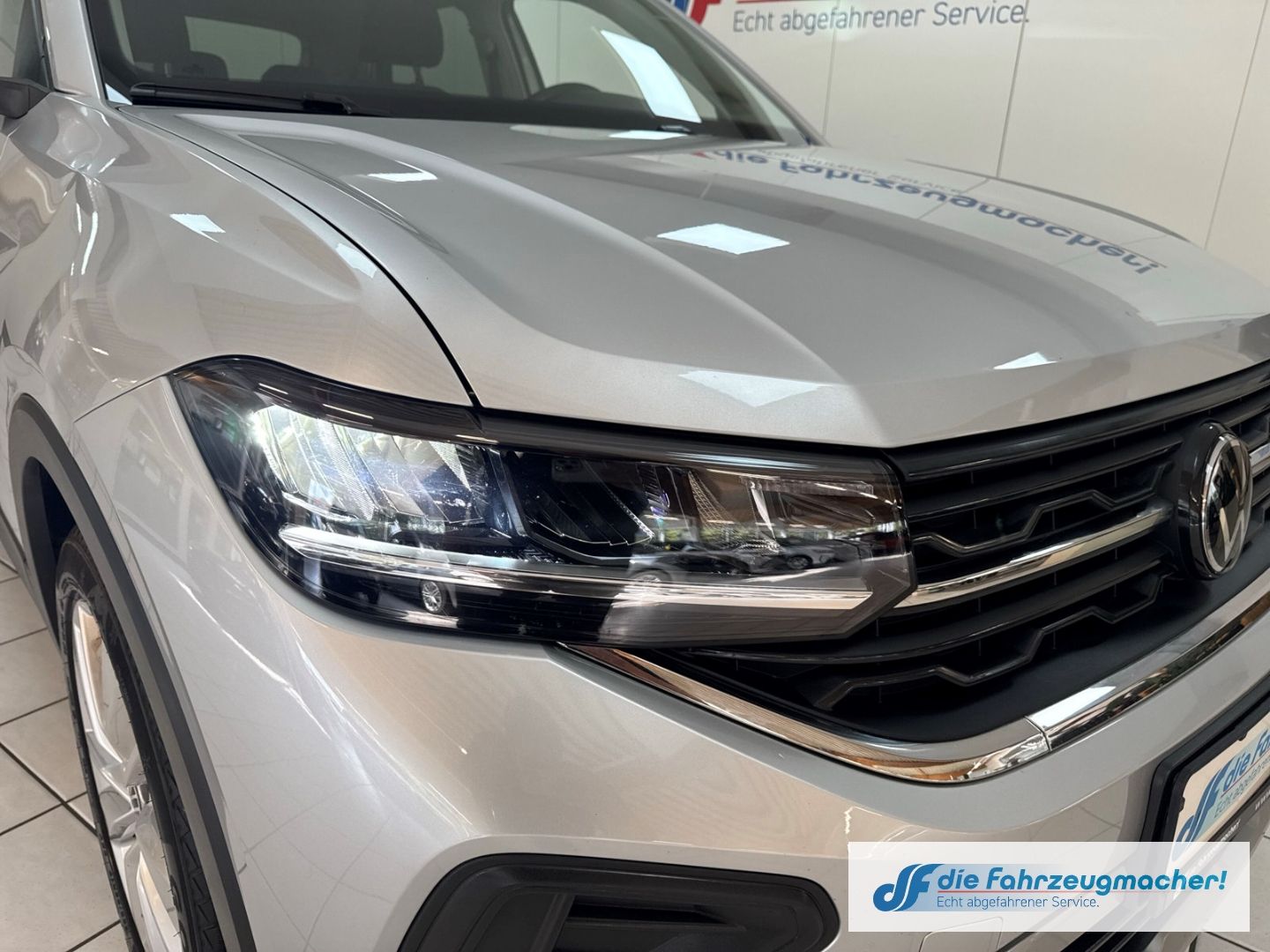Fahrzeugabbildung Volkswagen T-Cross 1.0 TSI 85 kW Life Digitales Cockpit LED
