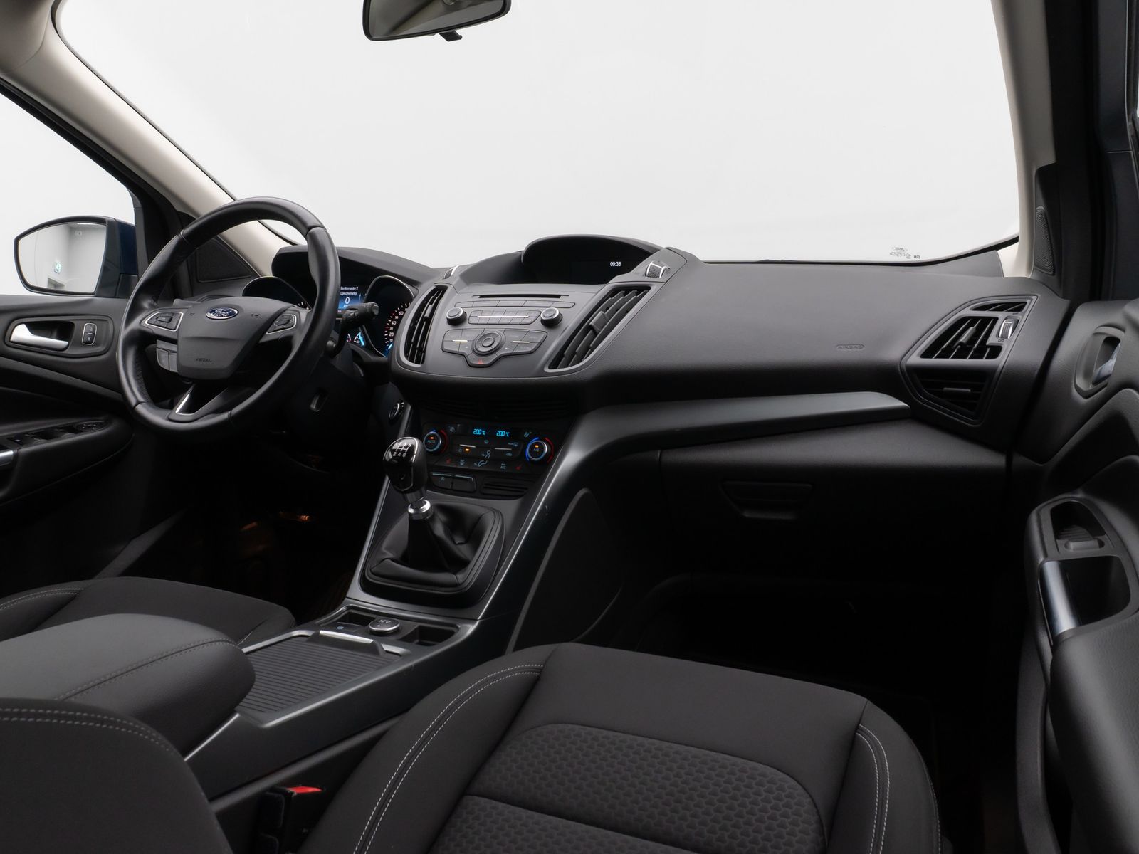 Fahrzeugabbildung Ford Kuga Trend AHK Sitzhzg PDC Tempomat 8Fach