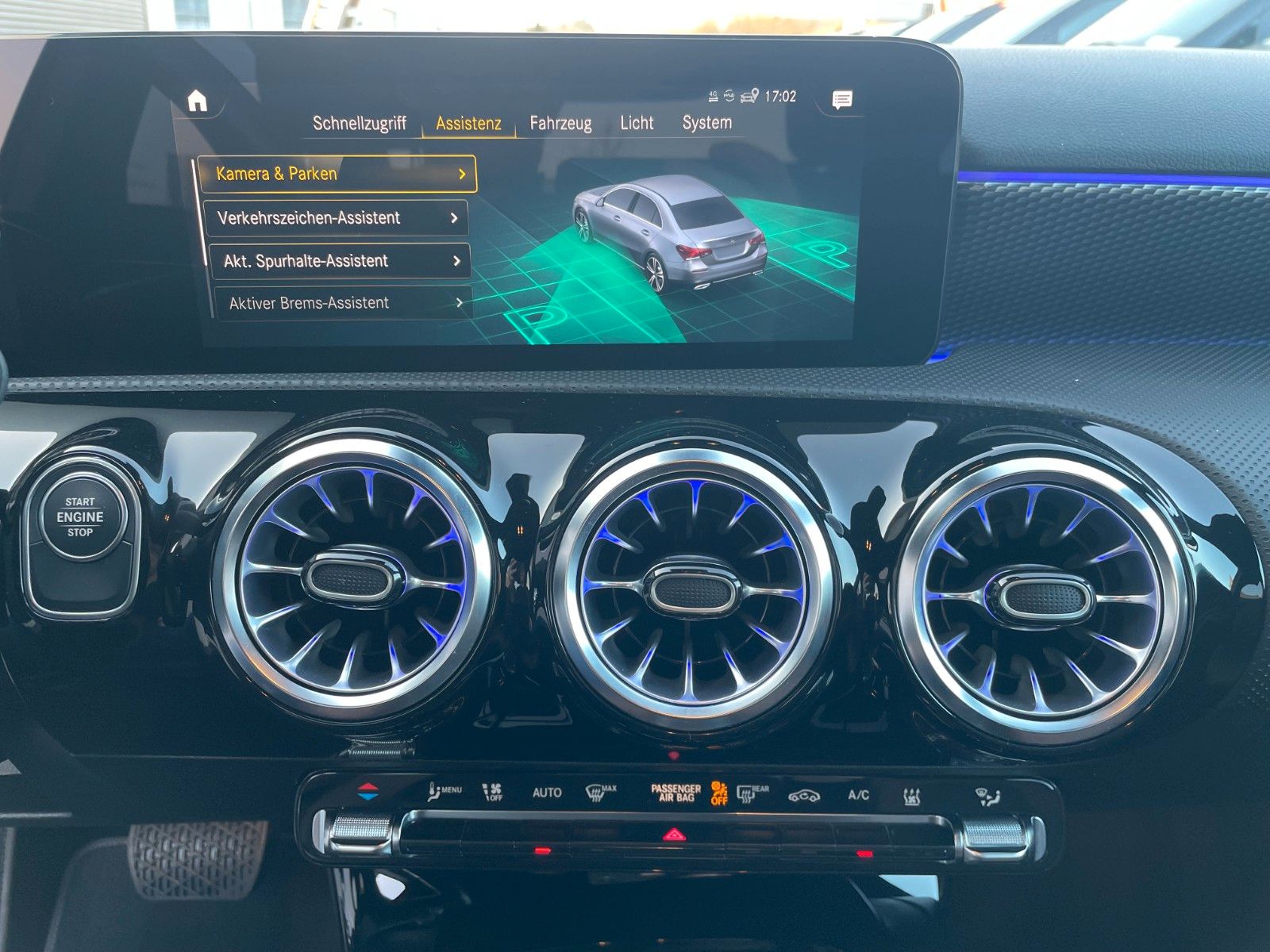 Fahrzeugabbildung Mercedes-Benz A 250e Progressive Night+AHK+Kamera+ILS+Ambiente