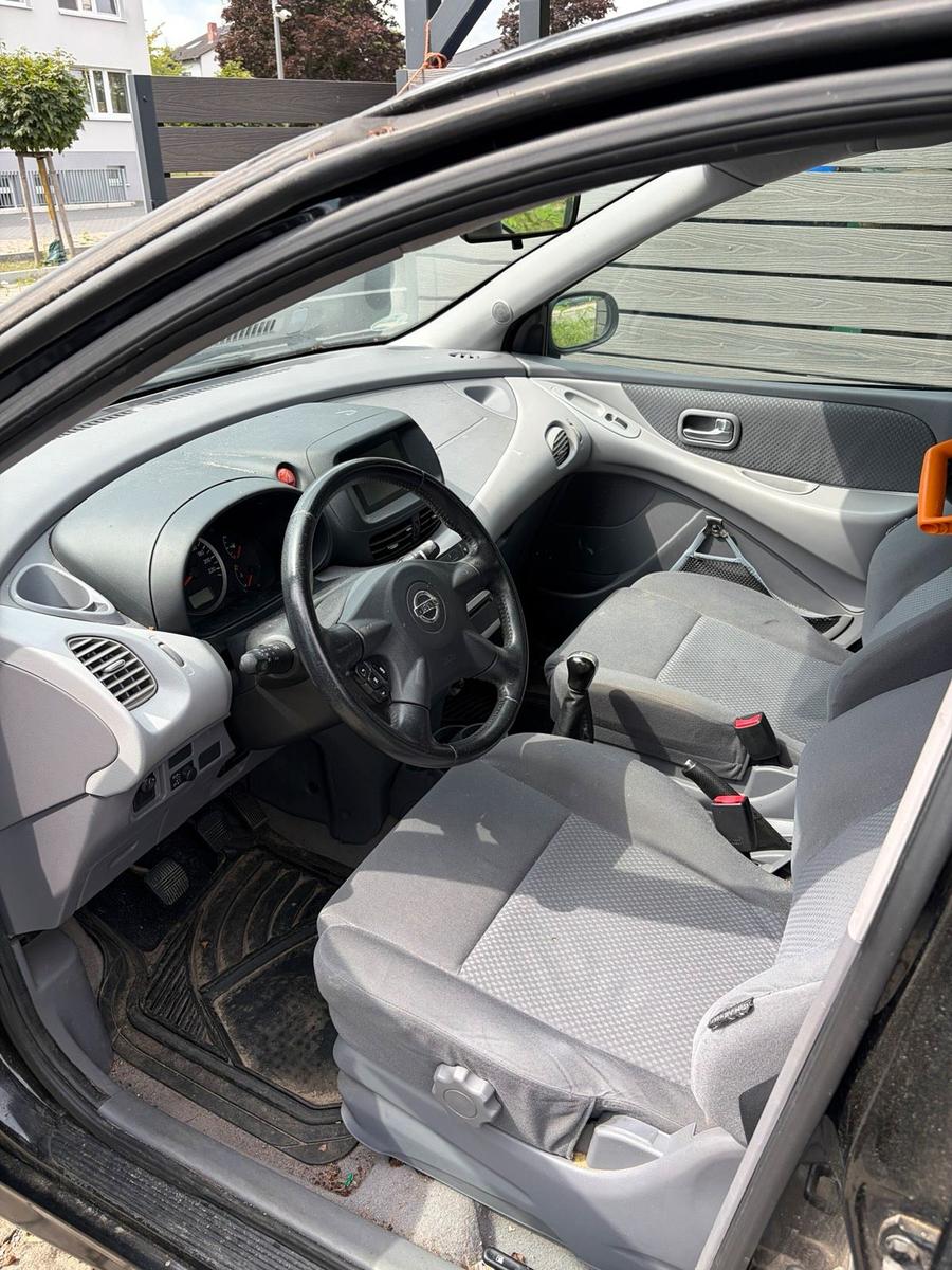 Nissan Almera Tino 2004 — photo 5