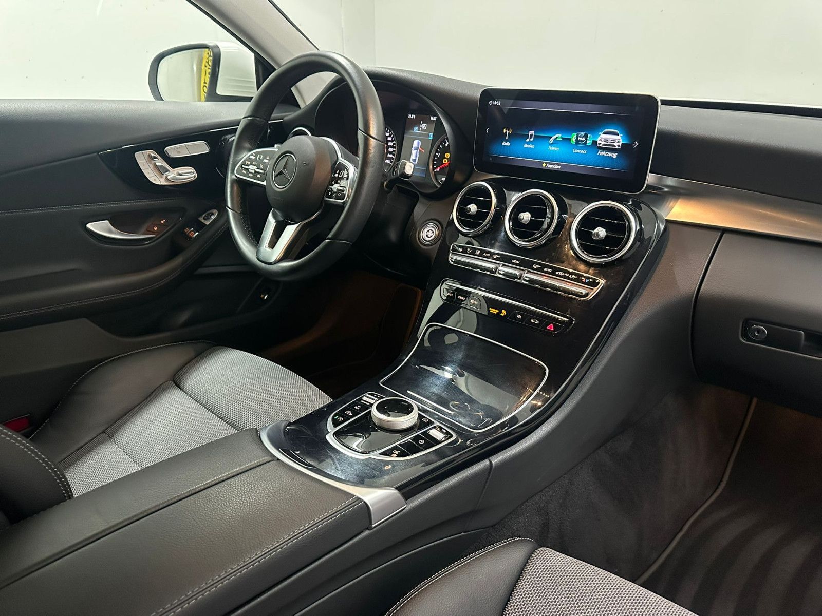 Fahrzeugabbildung Mercedes-Benz C 220 d COUPE Autom. *TEMPO*SH*LED*KAMERA*NAVI*