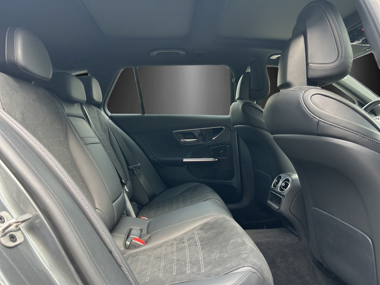 Fahrzeugabbildung Mercedes-Benz C 220 d T AMG KeyGO PANO Digital AHK DISTRO 360°