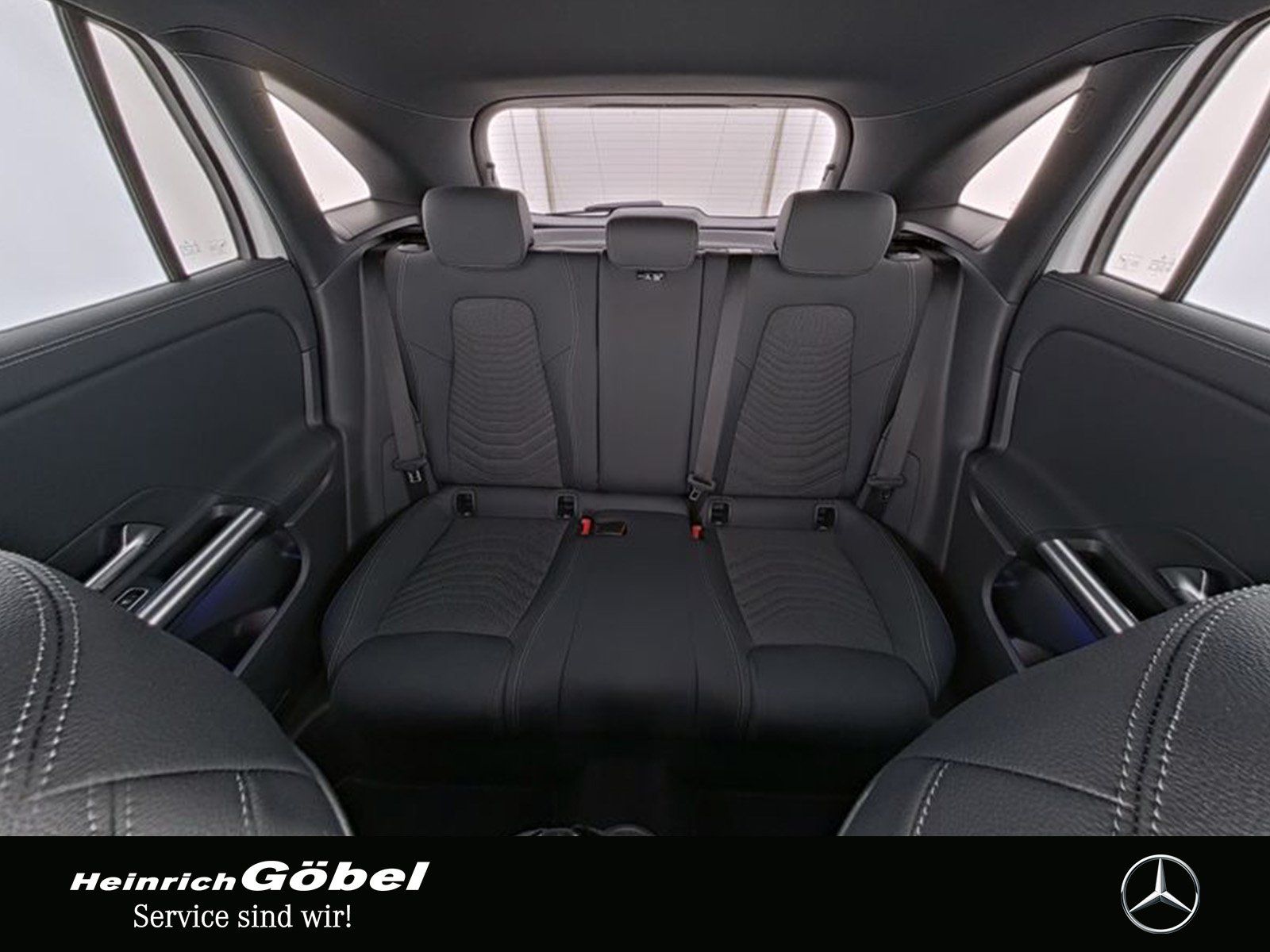 Fahrzeugabbildung Mercedes-Benz GLA 200 PROGRESSIVE+PANO+AHK+TOTWINKEL+NIGHT.P