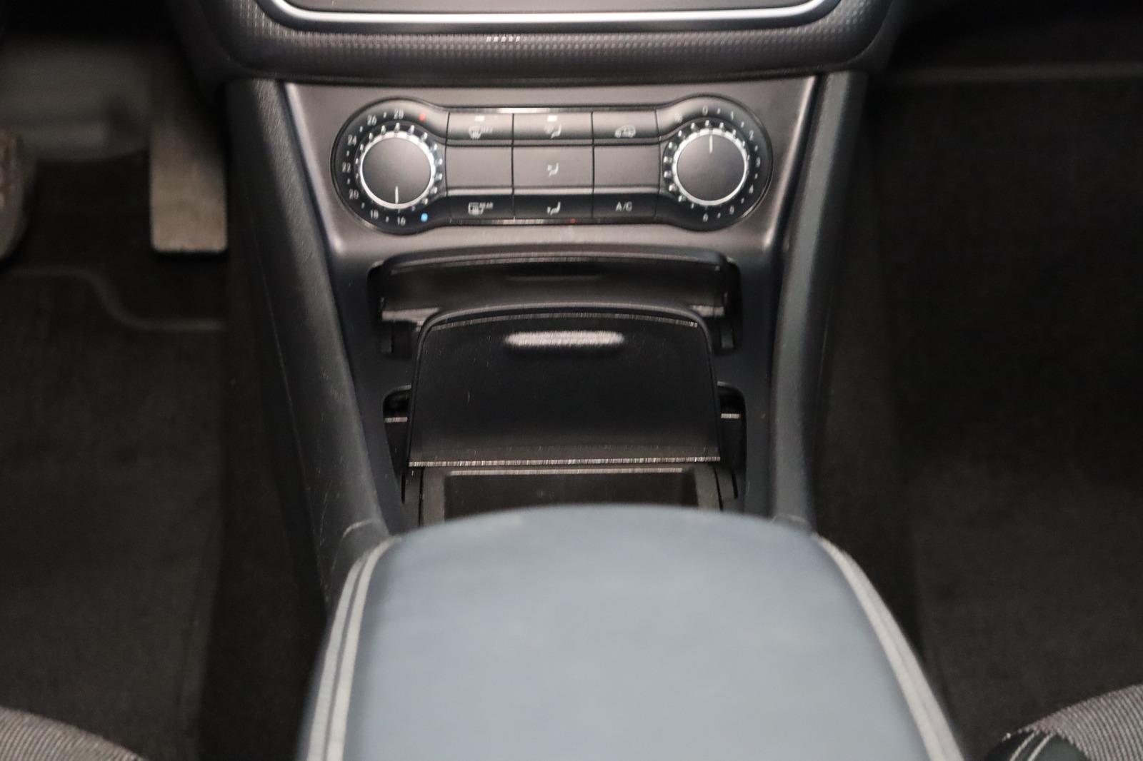 Mercedes-Benz A 180 Sitzhzg. * Xenon * HU/AU + Service neu