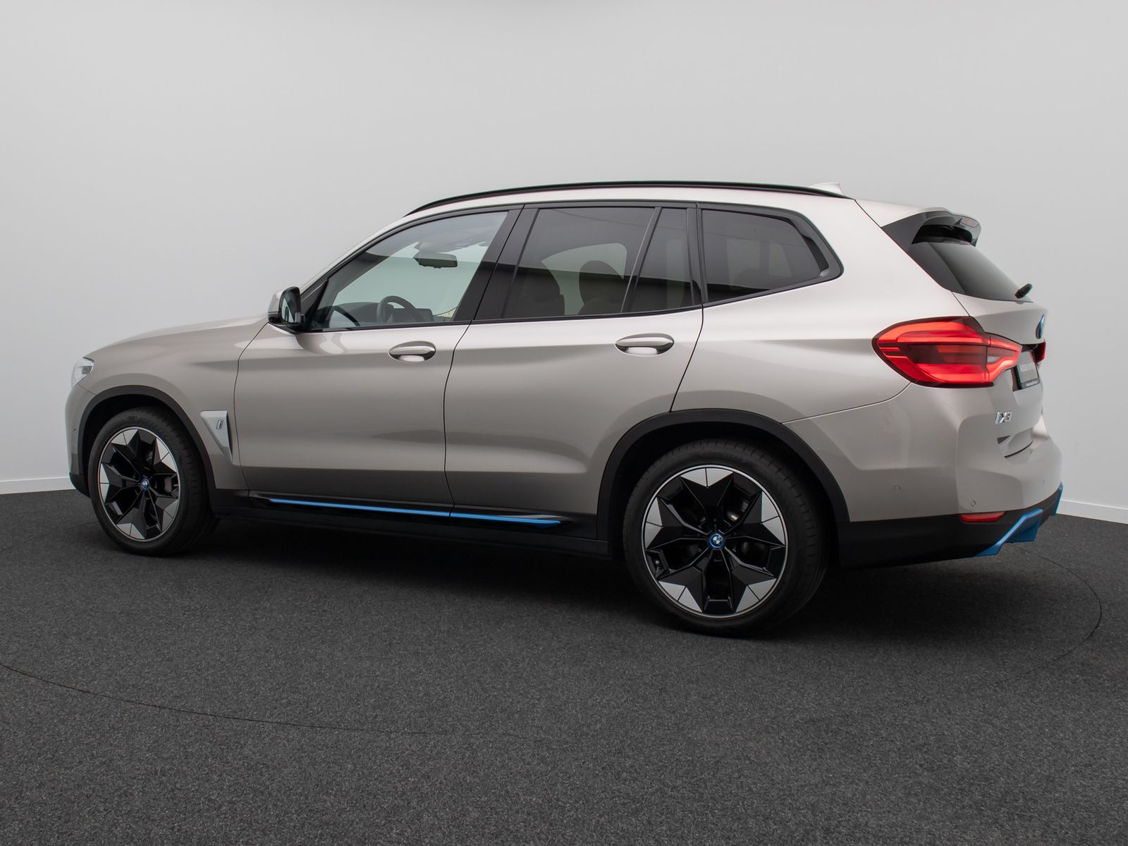 Fahrzeugabbildung BMW iX3 IMPRESSIVE DAB 360&deg;HUD ACC Memory H/K 20Zoll