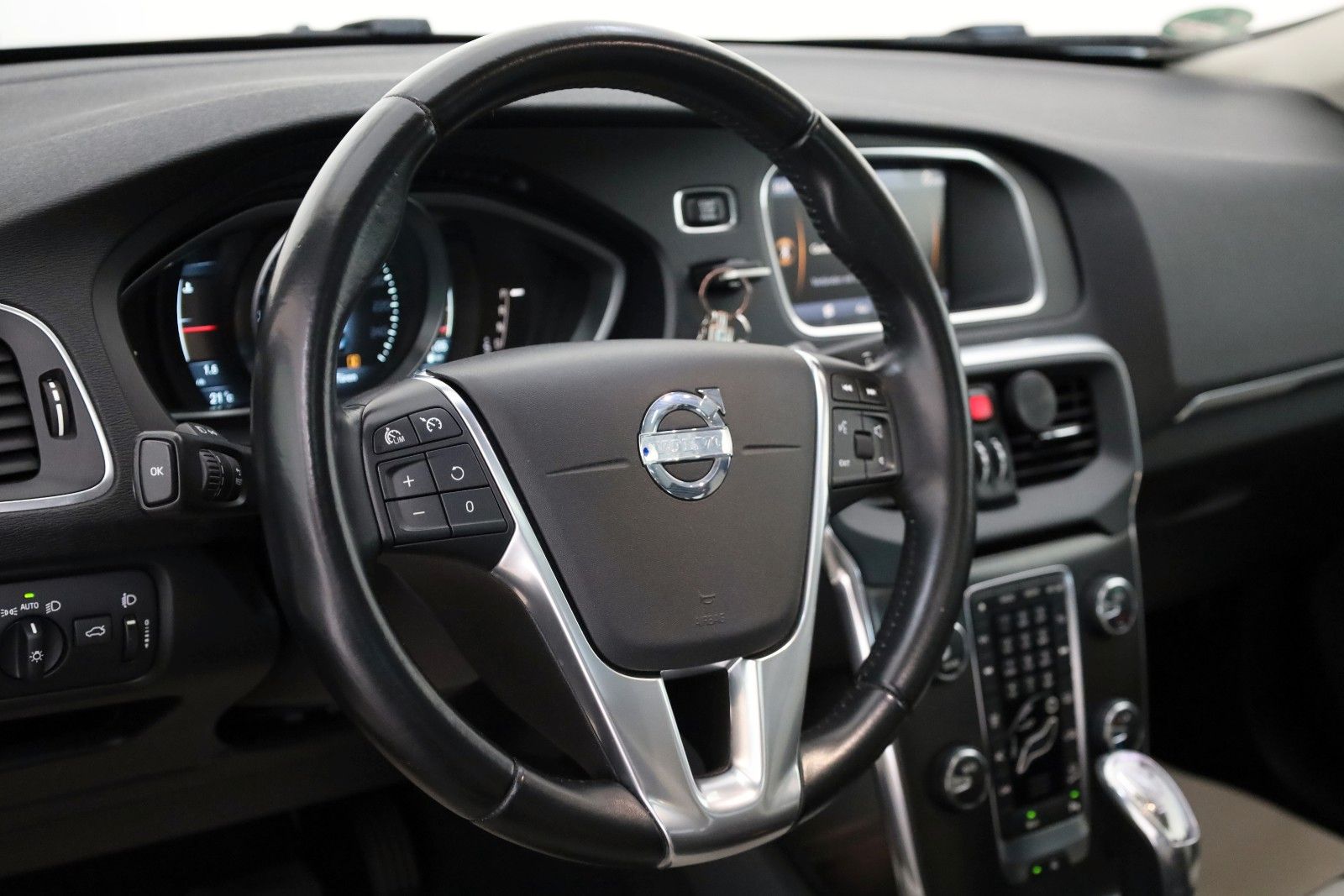 Fahrzeugabbildung Volvo V40 CrossCountry Kinetic AWD Navi,Panorama,Bliss