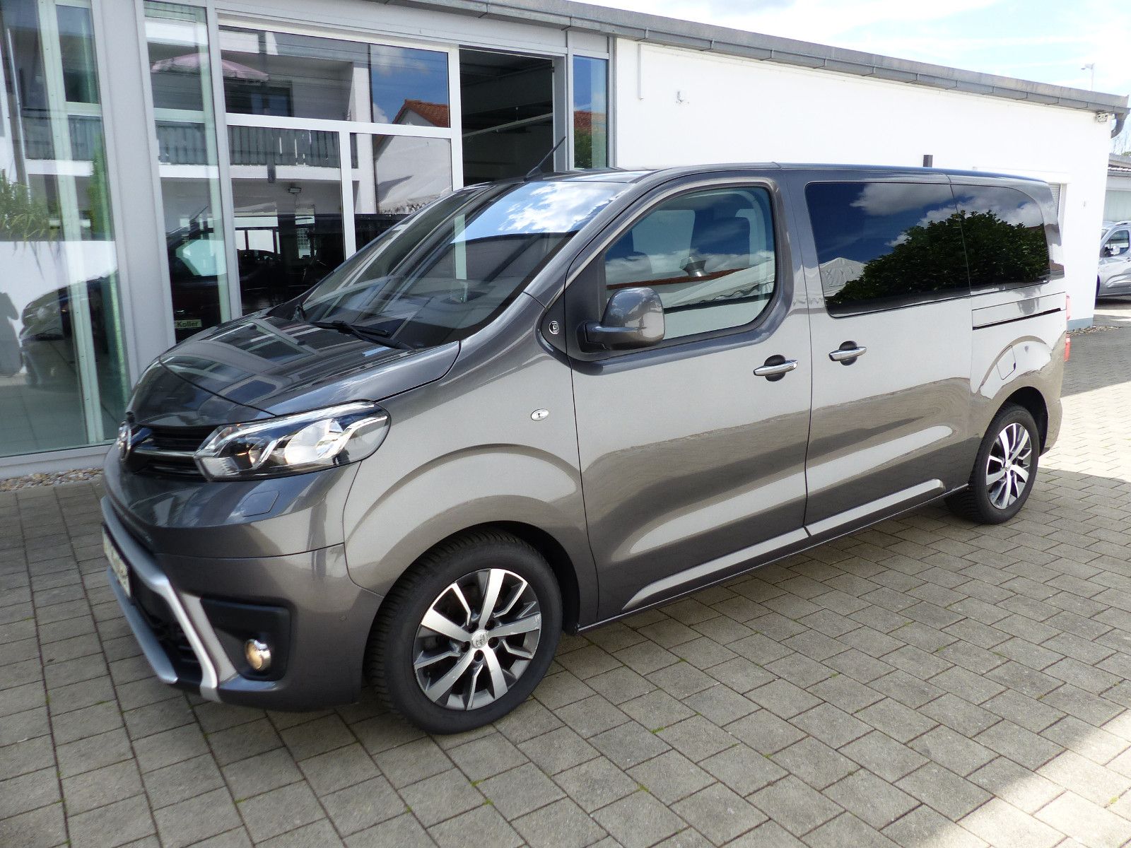 Toyota Proace Verso 2.0D L1 TeamD Navi SHZ 8Sitze Alu imagem 3