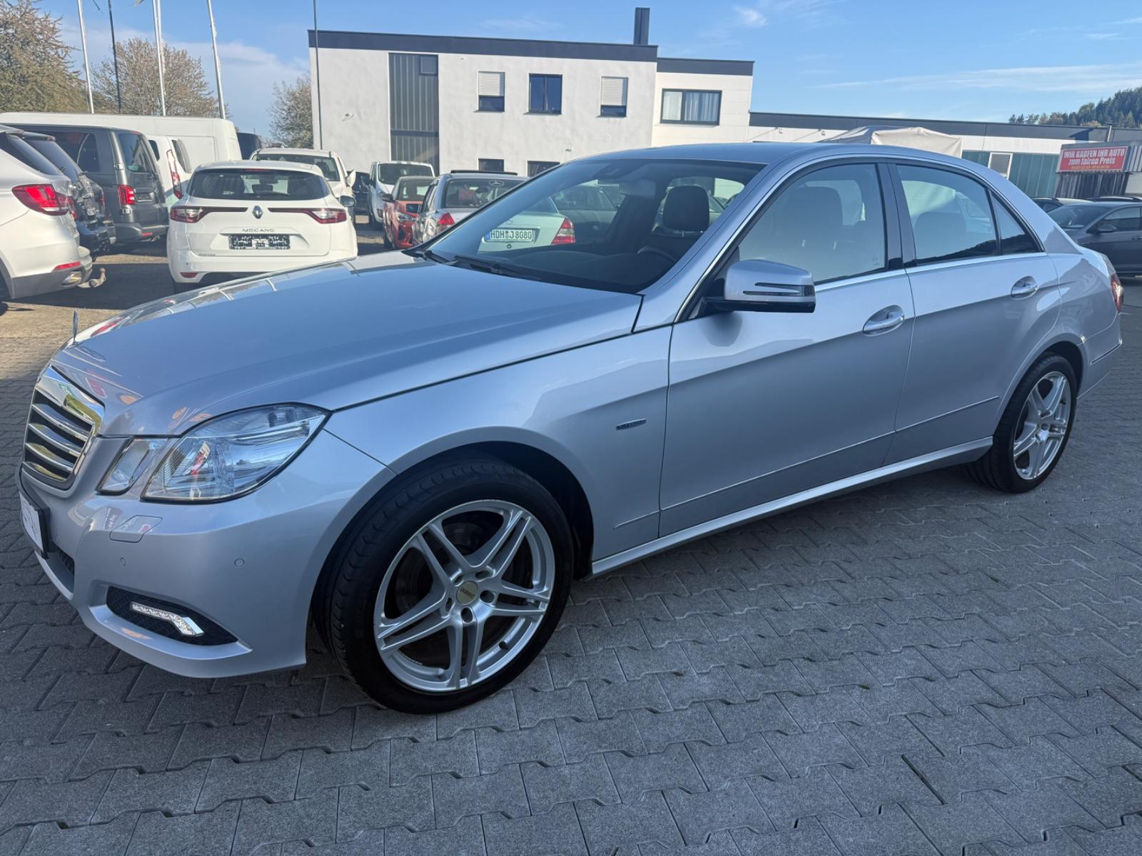 Mercedes-Benz E 200 E Limousine CGI BlueEfficiency Navi Xenon