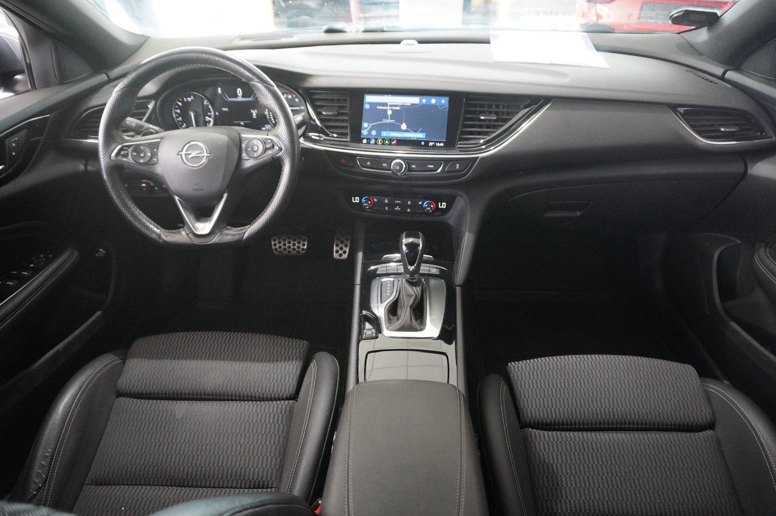 Fahrzeugabbildung Opel Insignia B ST 2.0D INNOV. NAVI/LED/KAMERA/SH/AHK