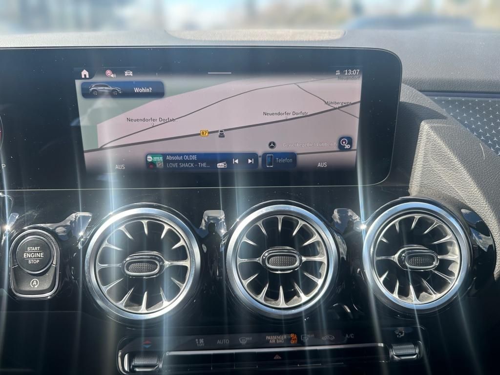 Fahrzeugabbildung Mercedes-Benz GLA 200 Progressive Memo KeyLess LED SHZ Ambie.
