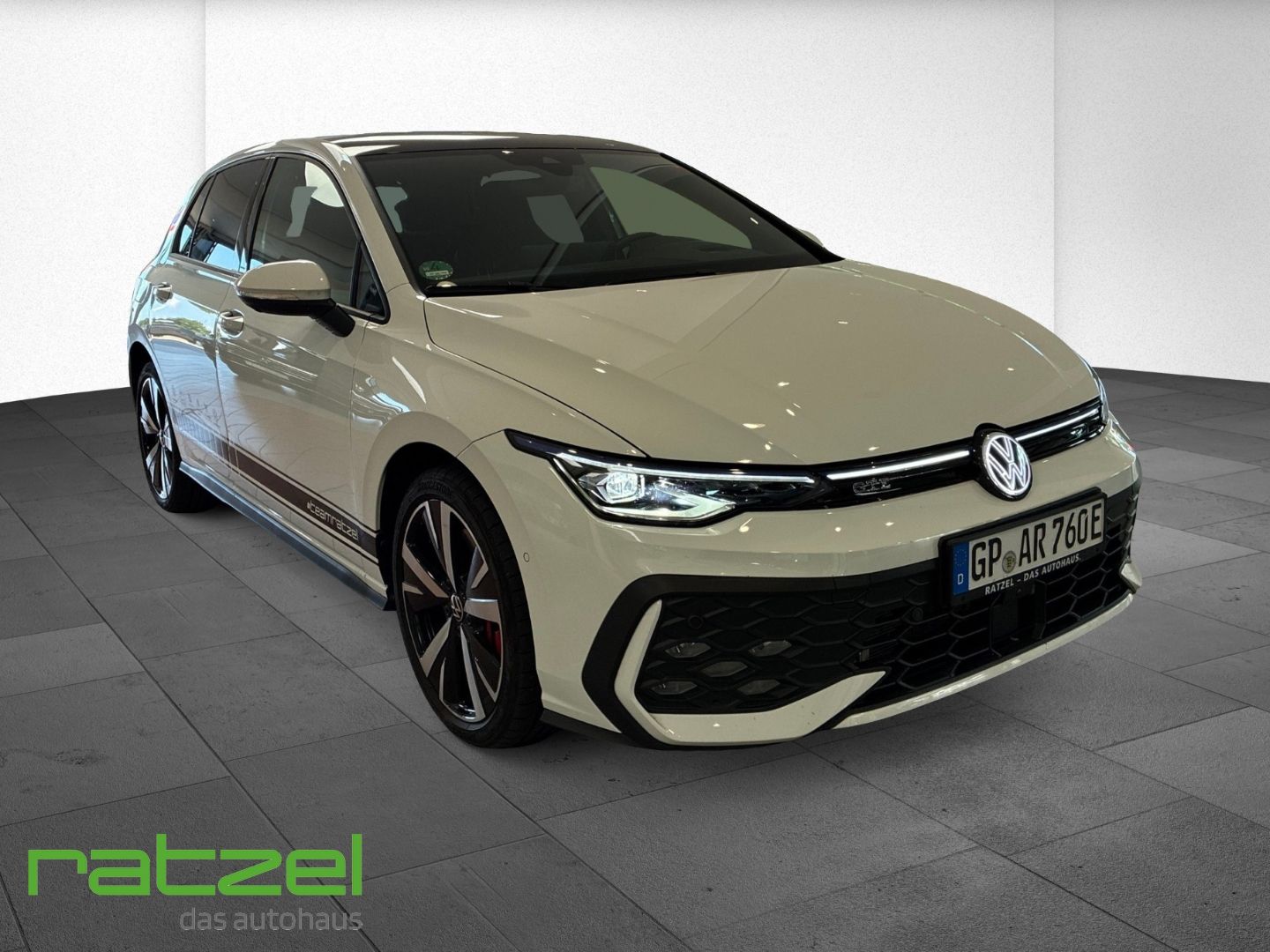 Fahrzeugabbildung Volkswagen Golf VIII GTE Business-Paket+DCC+ACC+IQ.Light