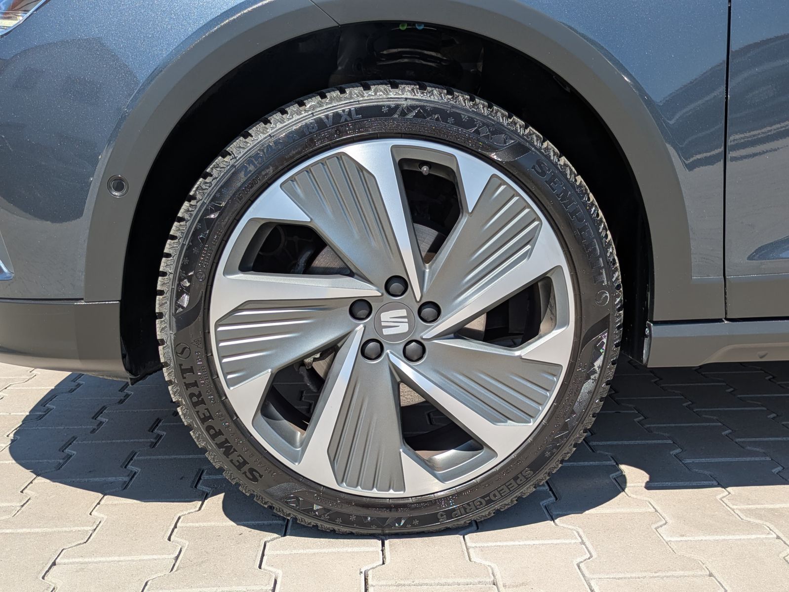 Fahrzeugabbildung SEAT Arona 1.0 TSI FR DSG AHK*ACC*LED*APP*DAB*KAMERA