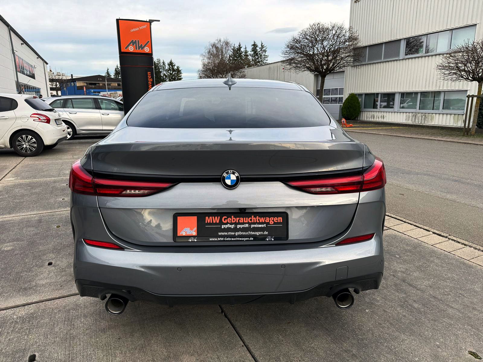 Fahrzeugabbildung BMW 220i Gran Coupé Steptr. M-Sport LED PANO KAM SHZ