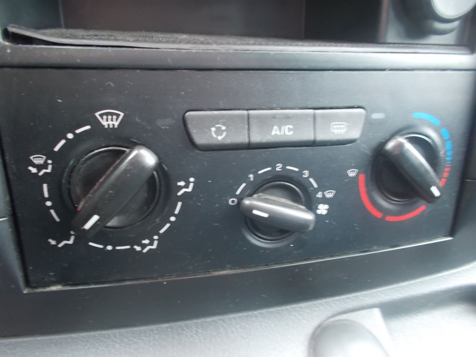 Fahrzeugabbildung Fiat Scudo 130 Mjet L2H1 N1 Teilverglast MIXTO AHK