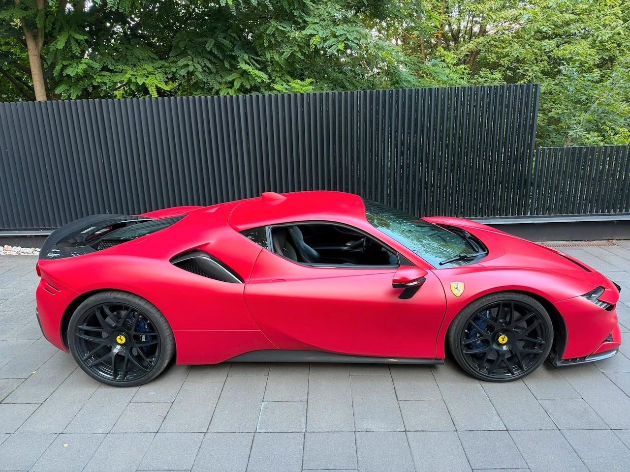 Ferrari SF90 *Lift *Carbon *AFS *Carplay *MATT LACKIERUN