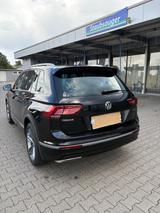 Volkswagen Tiguan 2.0 TSI 162kW DSG 4MOTION Highline Hi... - VW Tiguan Gebrauchtwagen in Gelsenkirchen