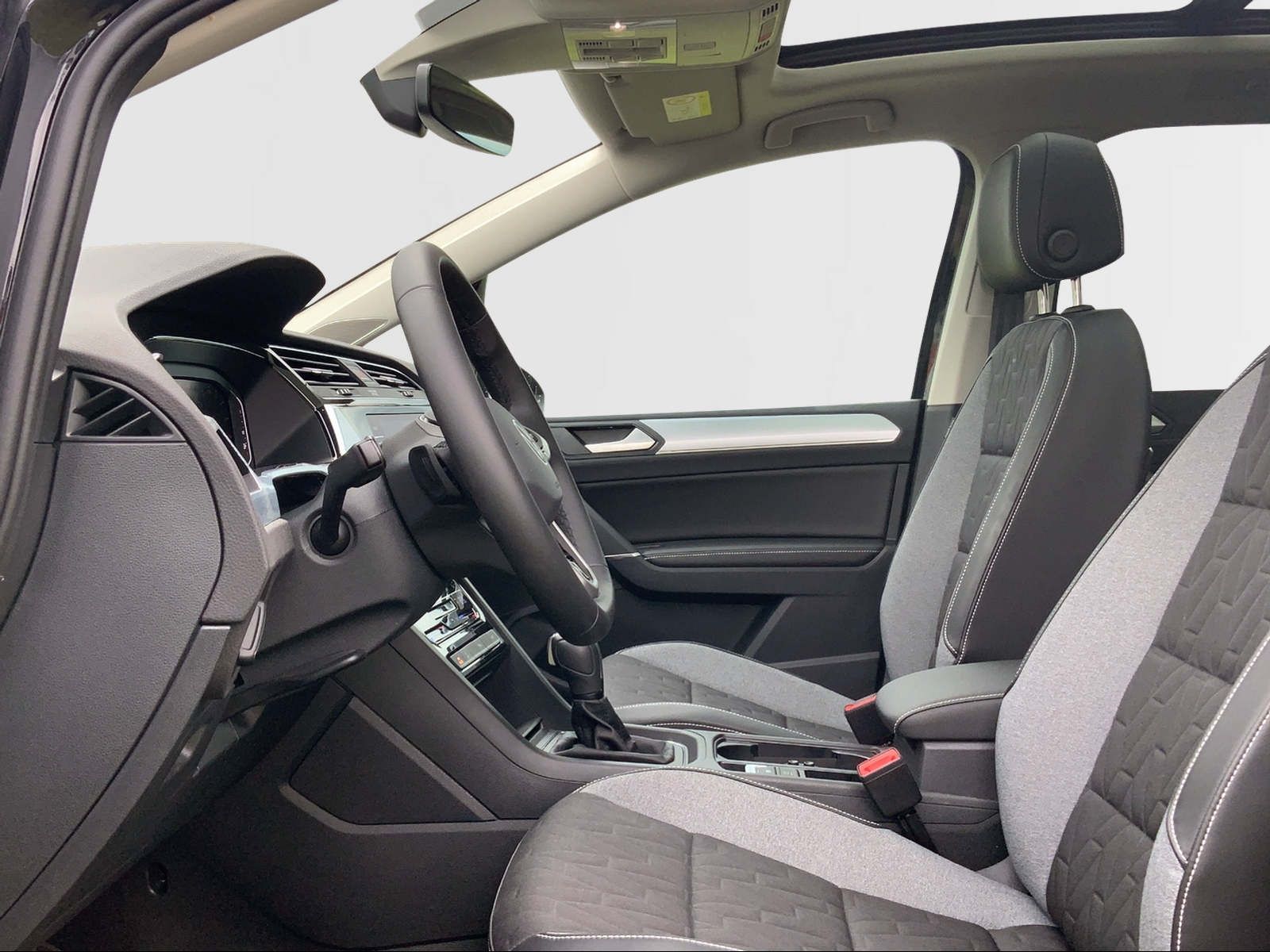 Touran 1,5 TSI IQ-Light, STHZ, PANO, NAVI, RFK.